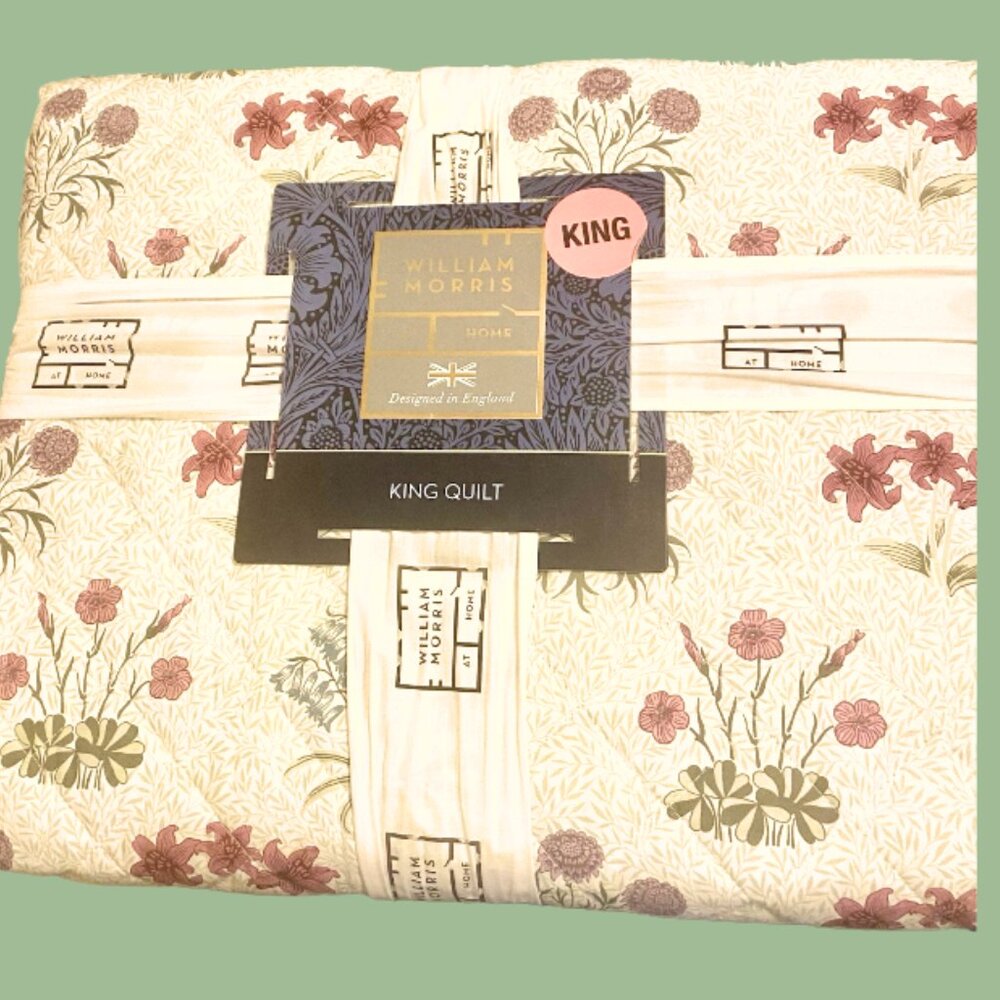 William Morris King Quilt Lily Flower Lavender Floral 106 in. x 90 in.